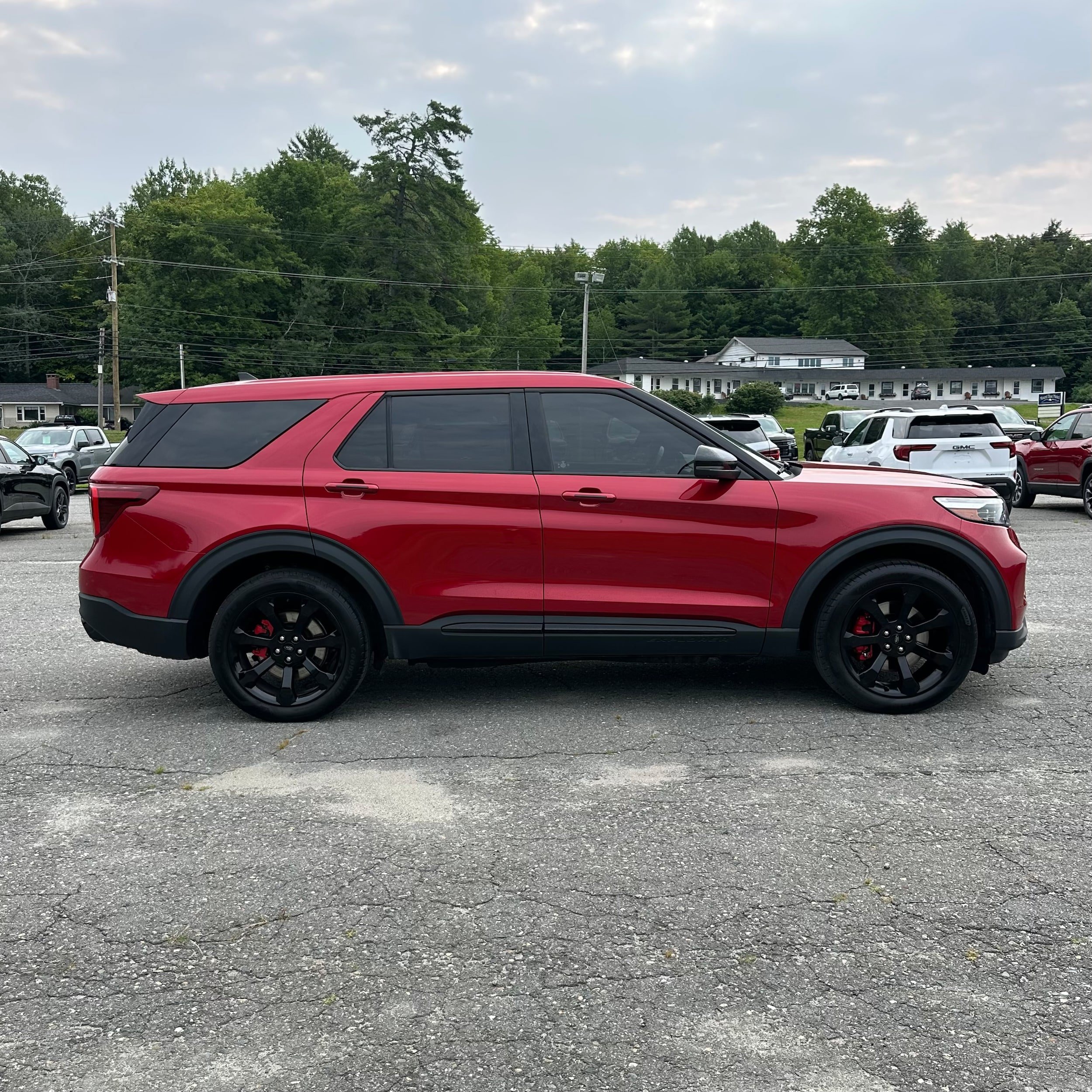 Used 2022 Ford Explorer ST w/ Equipment Group 401A AWD/4WD image 2