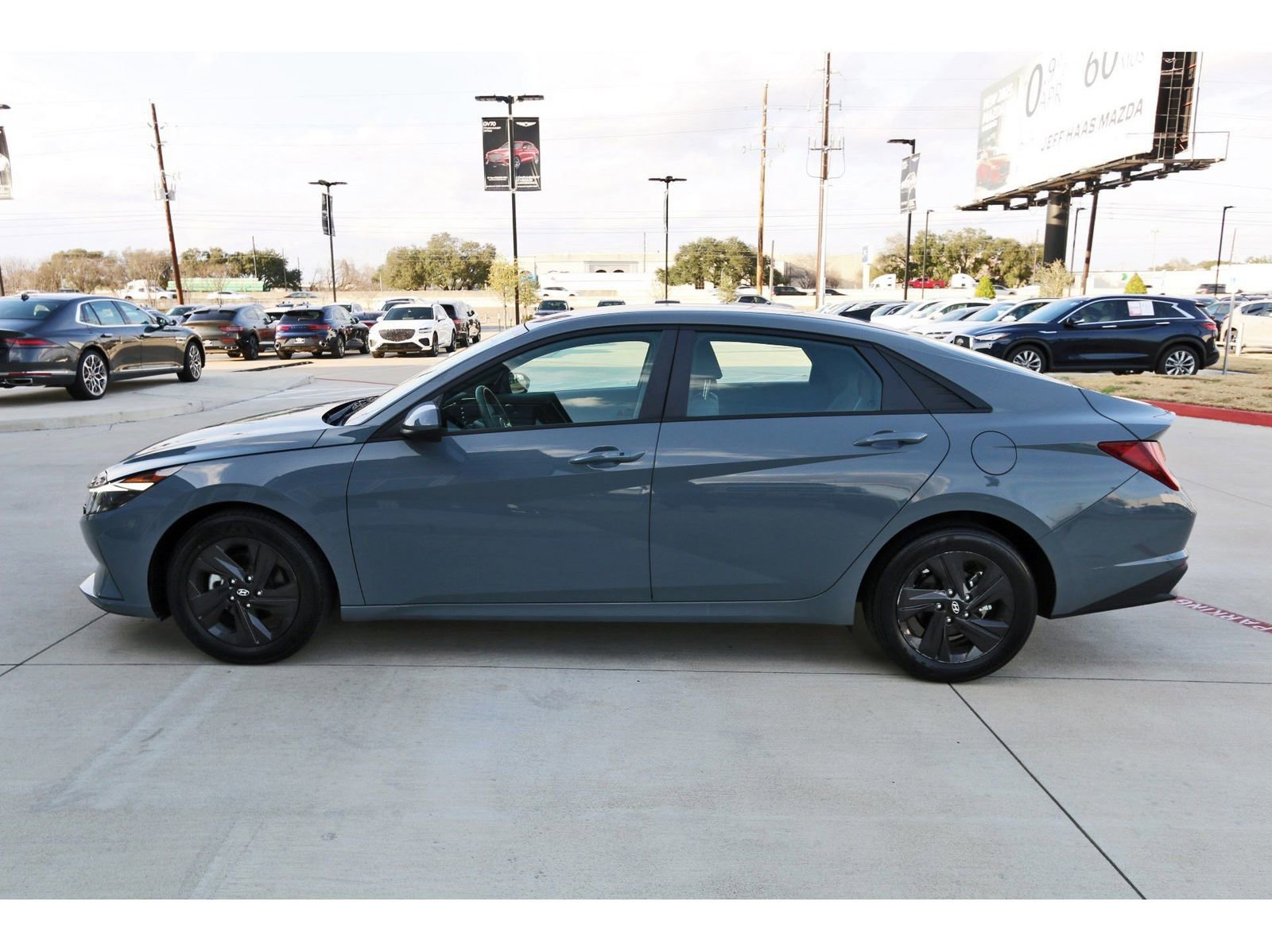 Used 2021 Hyundai Elantra SEL w/ Convenience Package image 5