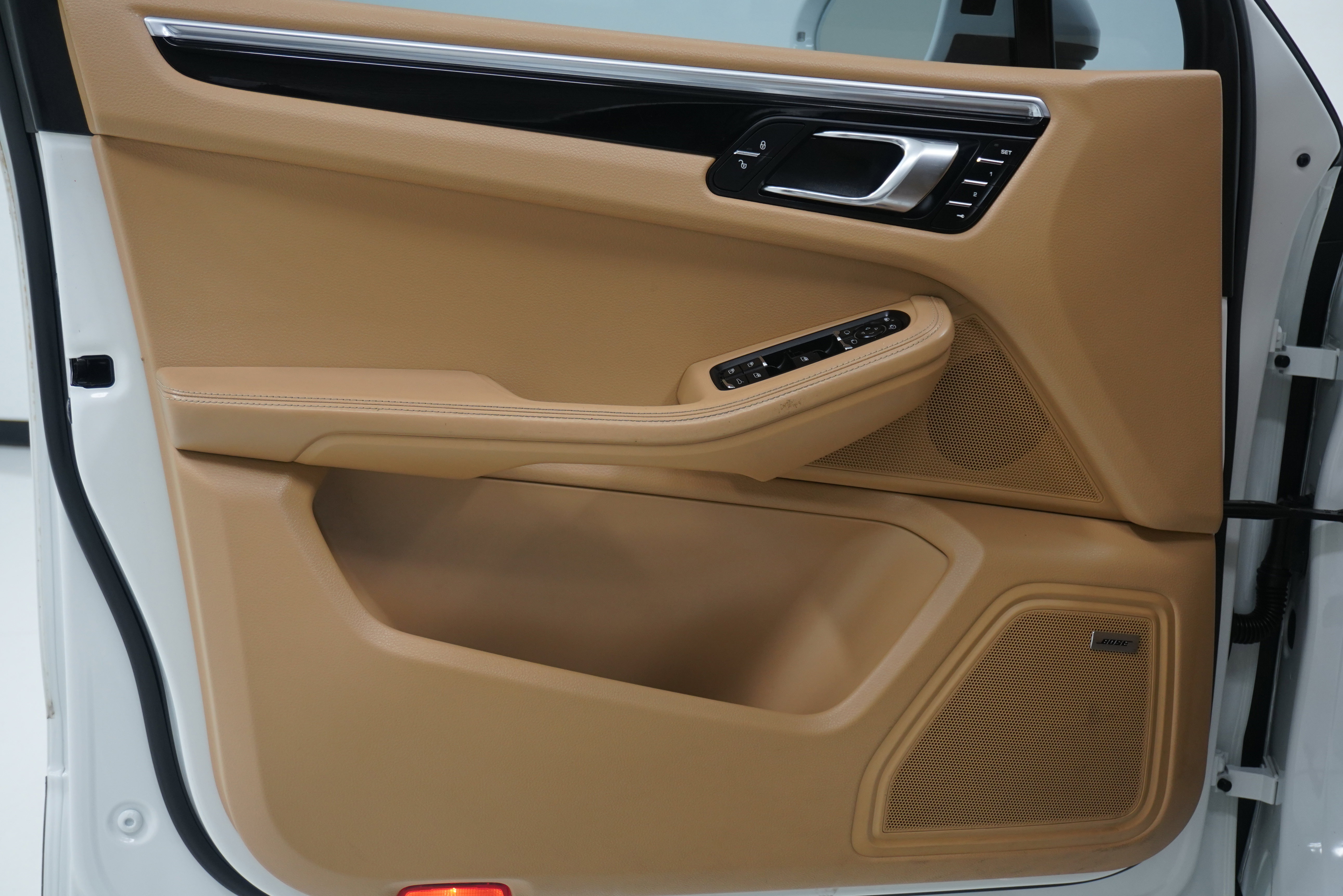 Used 2015 Porsche Macan Turbo image 13