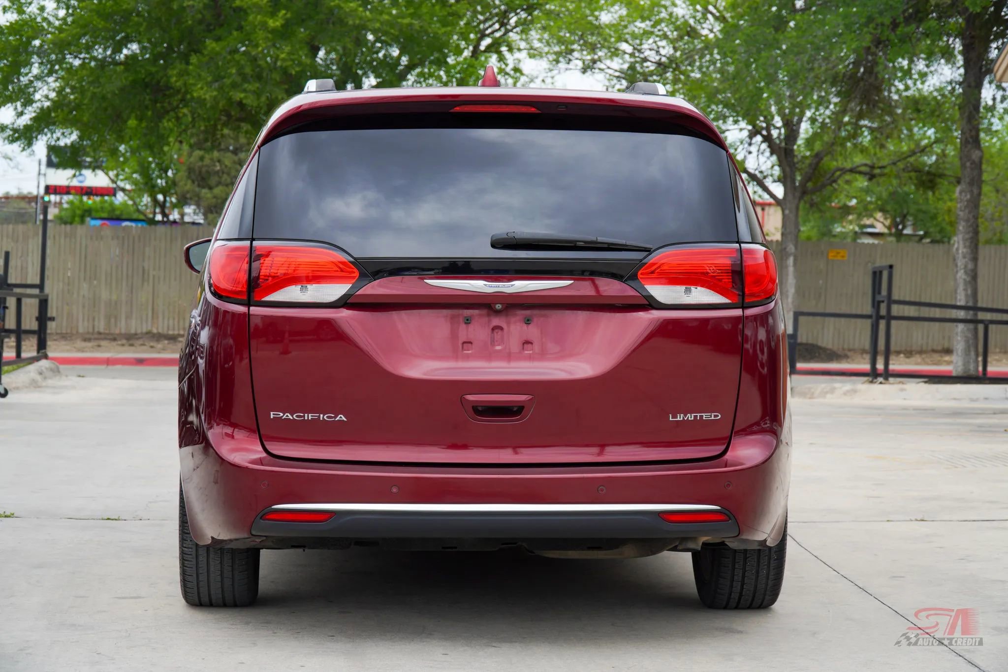 Used 2017 Chrysler Pacifica Limited image 5