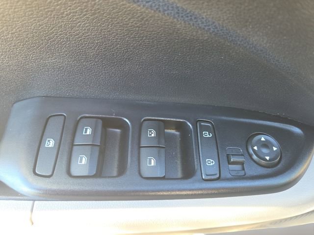 Used 2022 Hyundai Venue SEL image 17