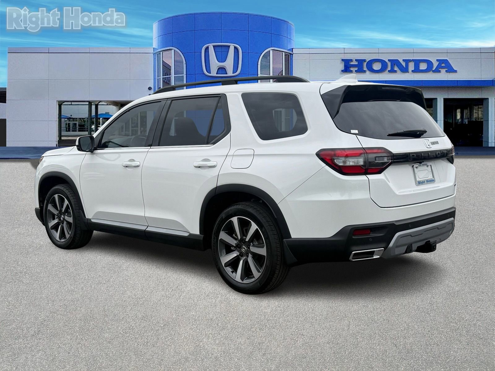 Certified 2025 Honda Pilot Touring image 5