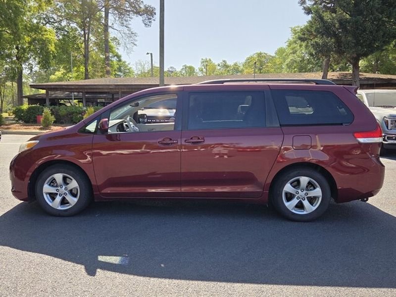 Used 2014 Toyota Sienna LE FWD image 5