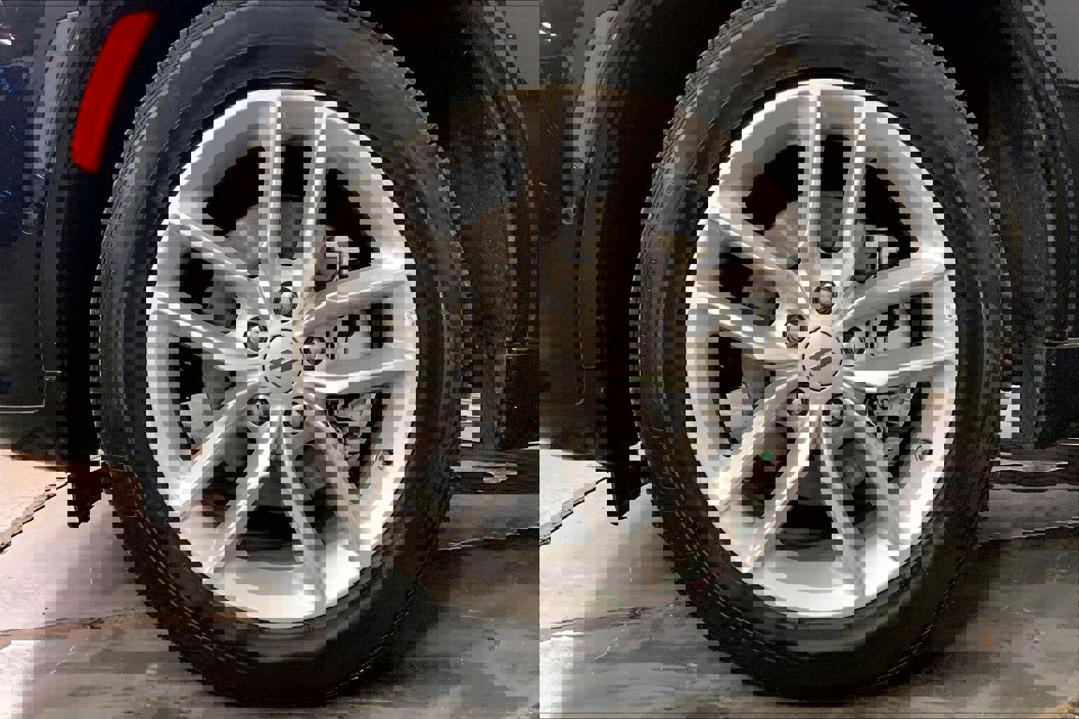 Used 2025 Dodge Durango GT image 9