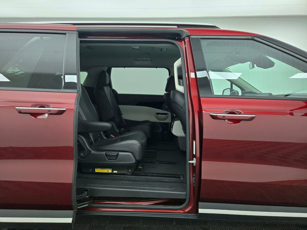 Used 2024 Kia Carnival SX image 32