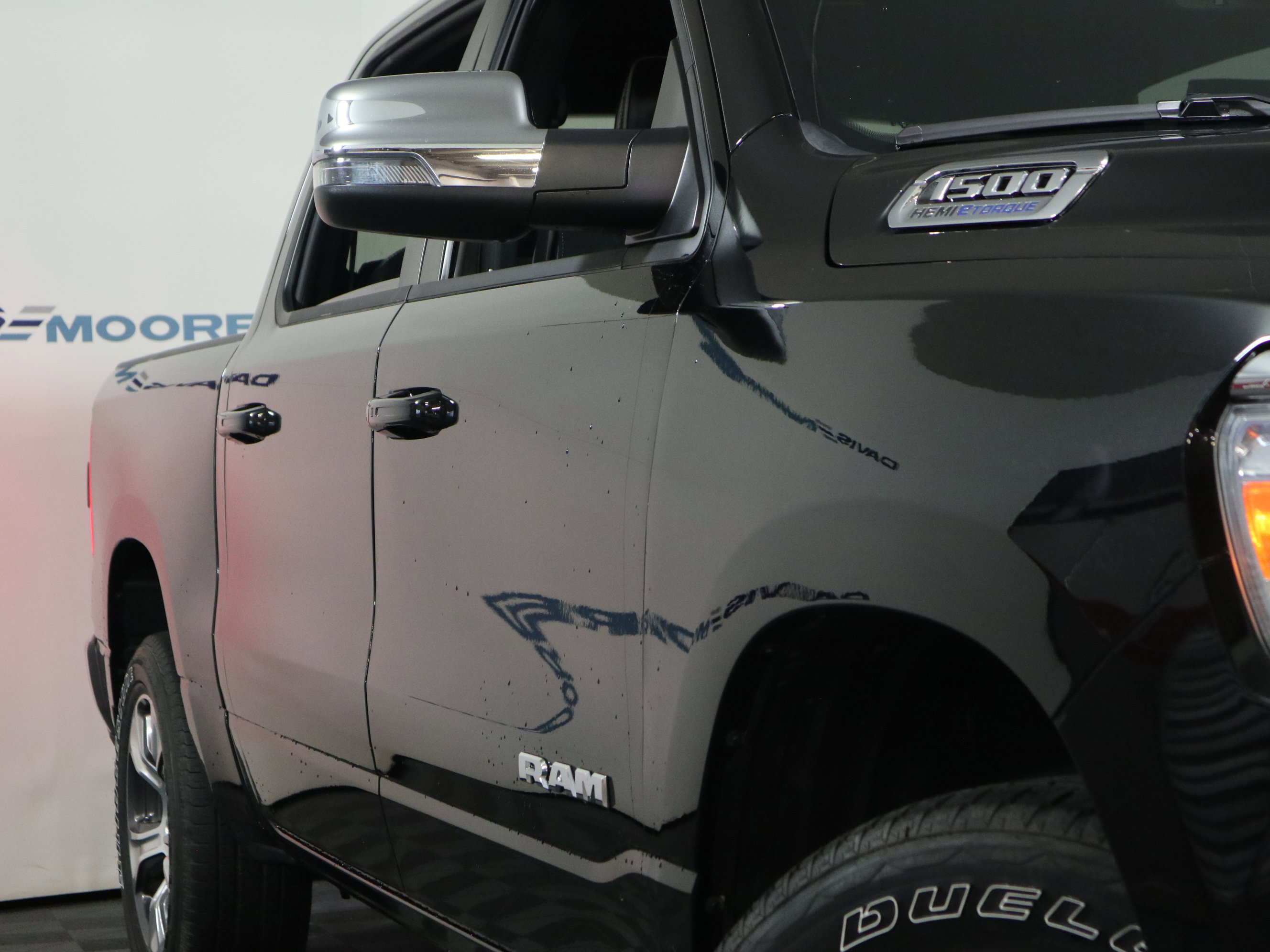 Used 2023 RAM 1500 Laramie AWD/4WD image 3