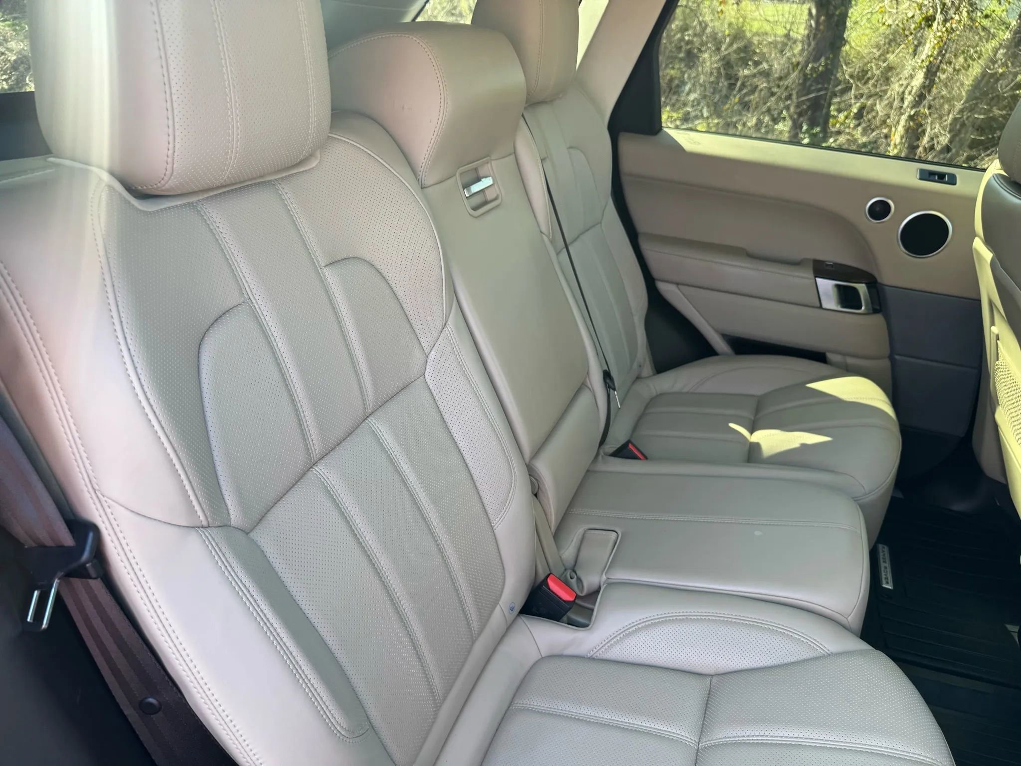 Used 2017 Land Rover Range Rover Sport HSE image 26