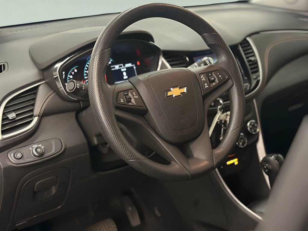 Certified 2022 Chevrolet Trax LS w/ Tint and Cruise Package image 18