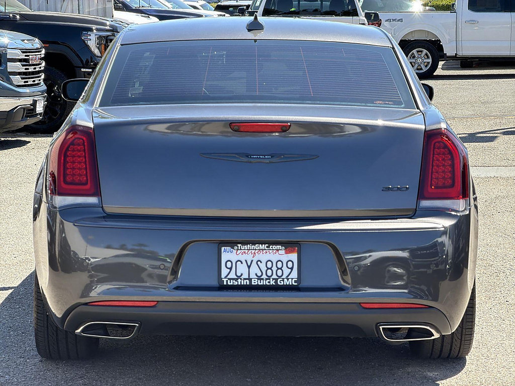 Used 2022 Chrysler 300 Touring L w/ Safetytec Plus Group RWD image 6