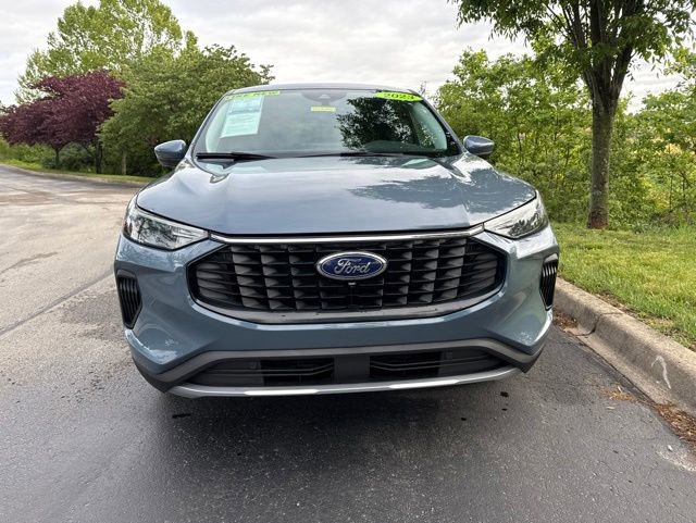 Used 2023 Ford Escape Active w/ Tech Pack #2 AWD/4WD image 3