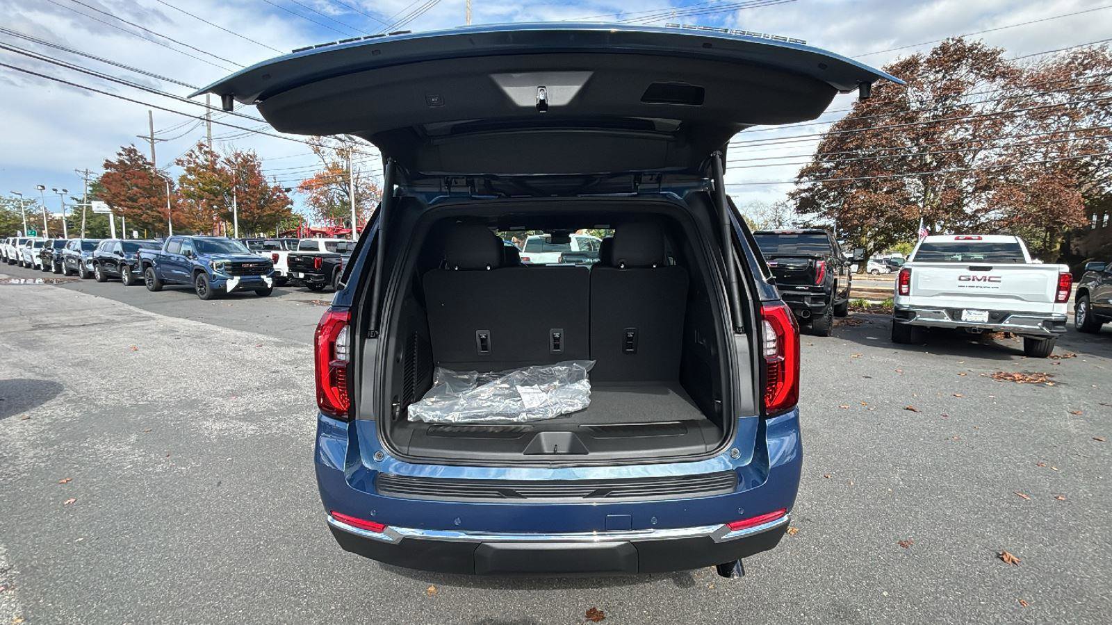 New 2026 GMC Yukon Elevation w/ LPO, Elevation Black Package image 30