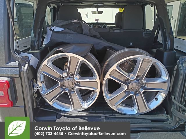 Used 2018 Jeep Wrangler Unlimited Sahara AWD/4WD image 20