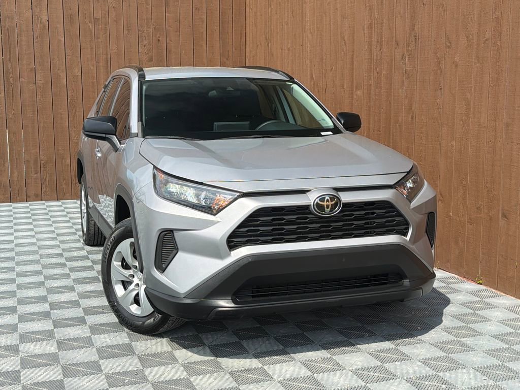 Used 2021 Toyota RAV4 LE image 8