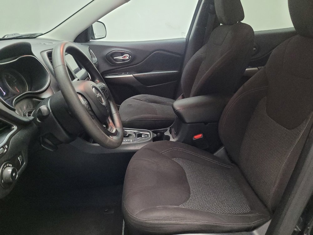 Used 2019 Jeep Cherokee Latitude w/ Popular Appearance Group image 17