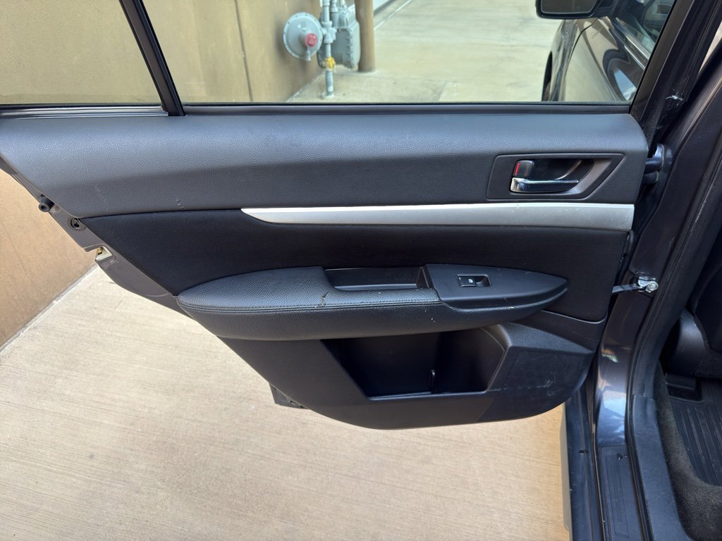 Used 2013 Subaru Outback 2.5i Premium AWD/4WD image 23