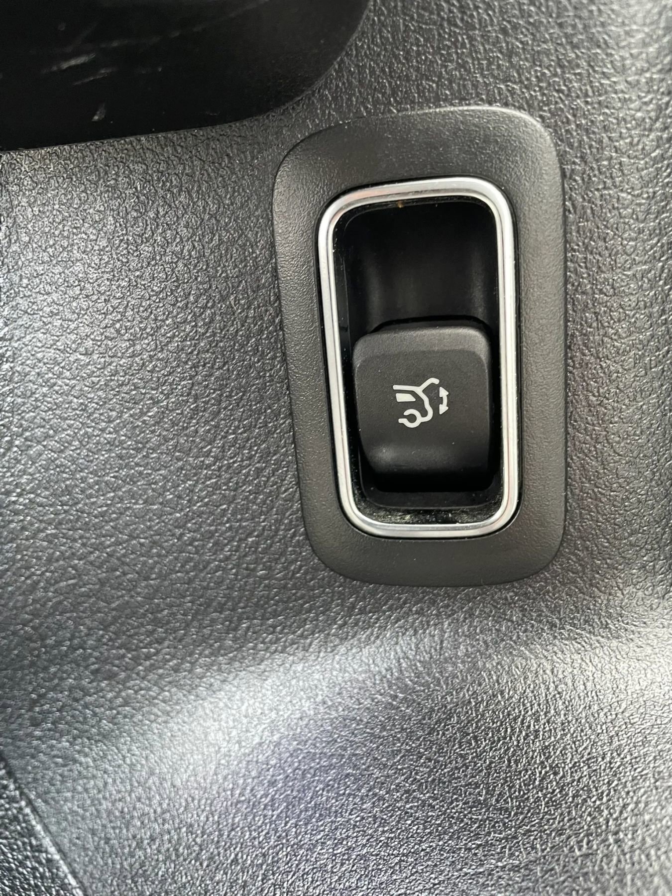 Used 2021 Mercedes-Benz GLB 250 4MATIC w/ Premium Package image 13