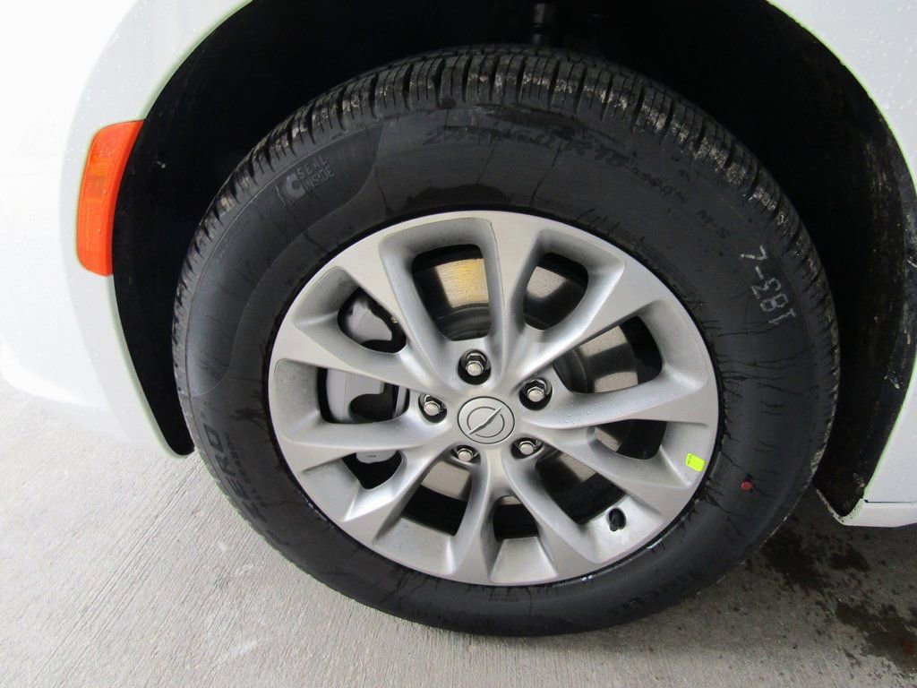 New 2026 Chrysler Pacifica Select image 30