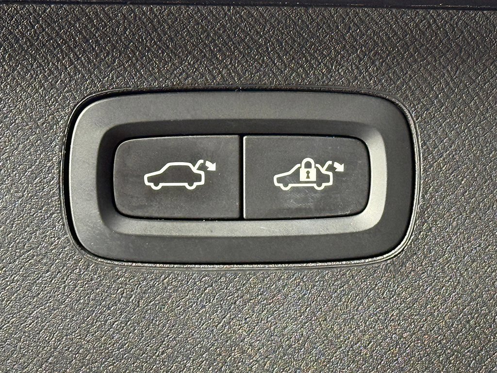 Used 2017 Volvo XC90 T6 Inscription w/ Vision Package image 19