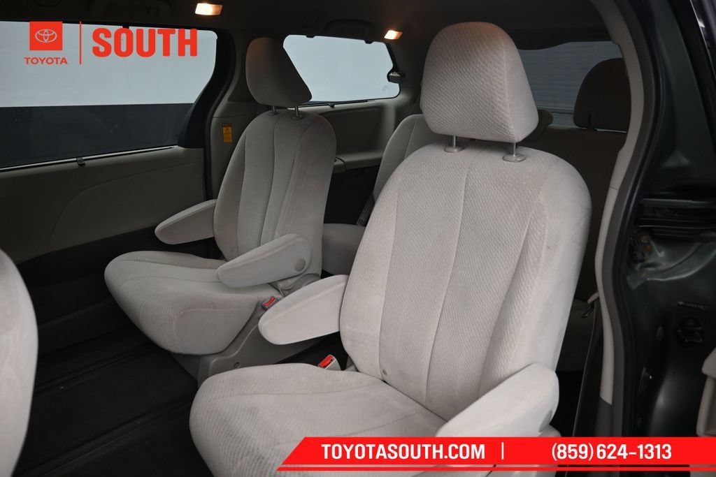 Used 2014 Toyota Sienna LE AWD/4WD image 21