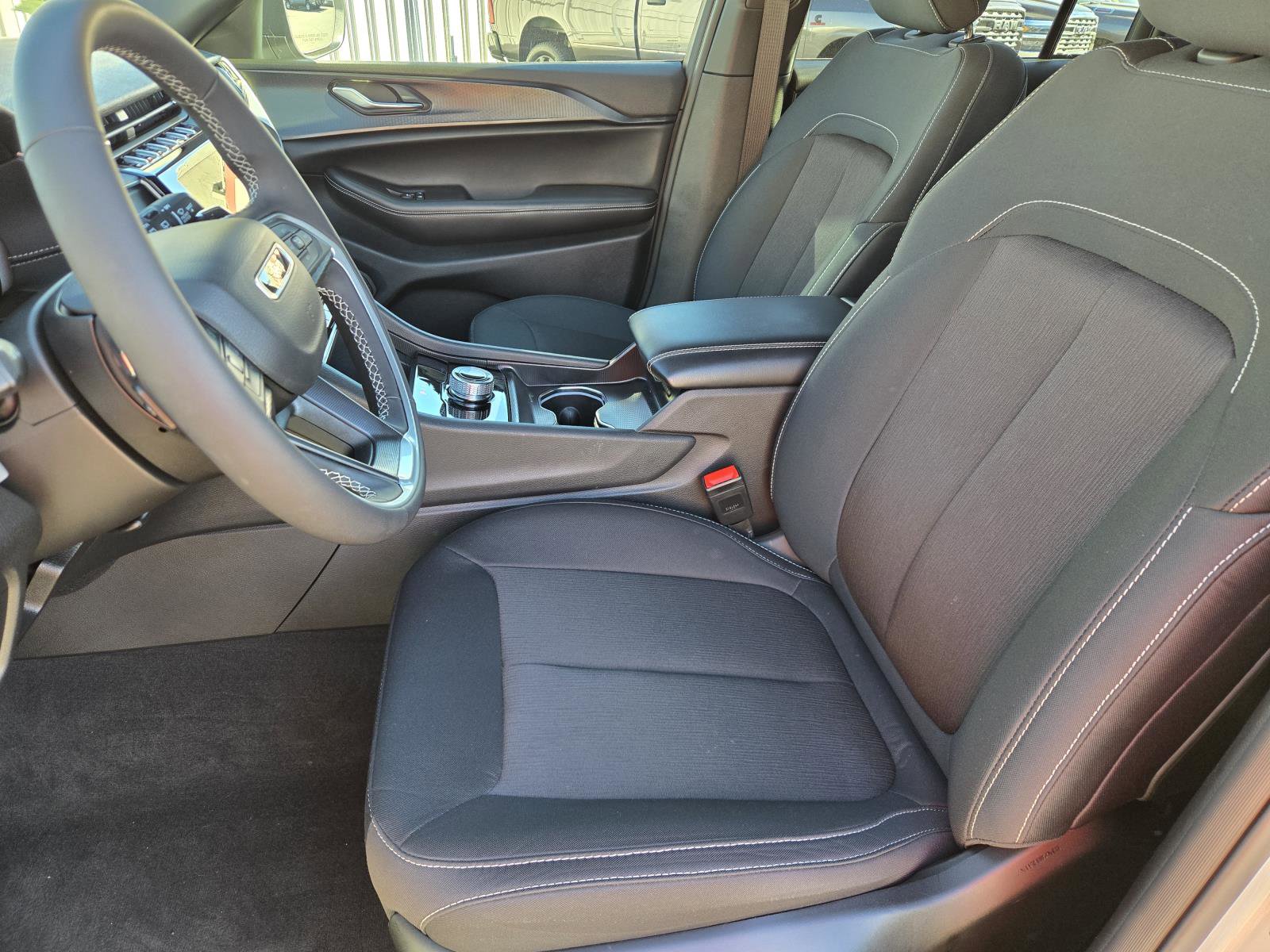 Used 2025 Jeep Grand Cherokee Laredo X image 21