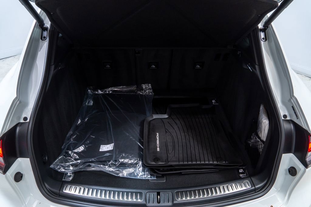 Certified 2026 Porsche Macan image 31