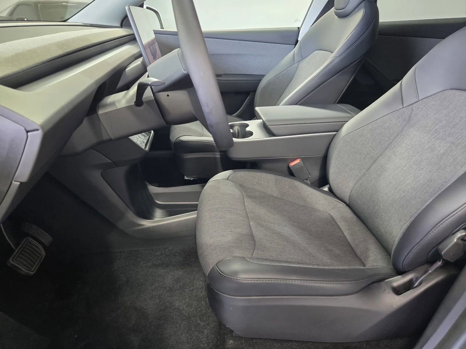 Used 2026 Tesla Model Y Long Range RWD image 14