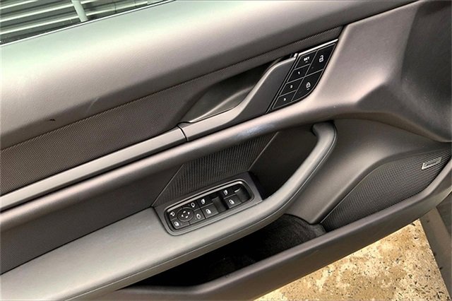 Used 2022 Porsche Taycan image 27