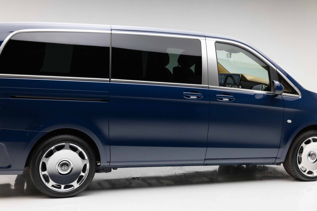 Used 2021 Mercedes-Benz Metris Passenger image 35