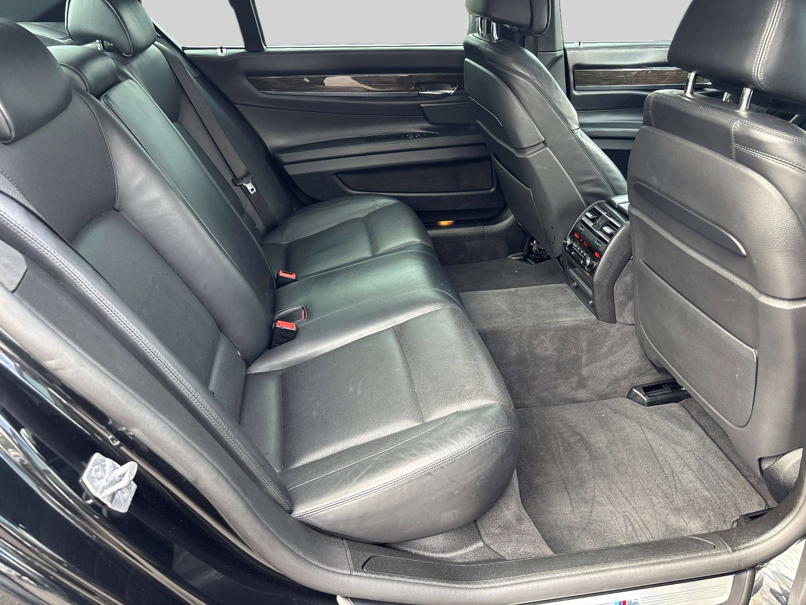 Used 2015 BMW 750Li xDrive image 12