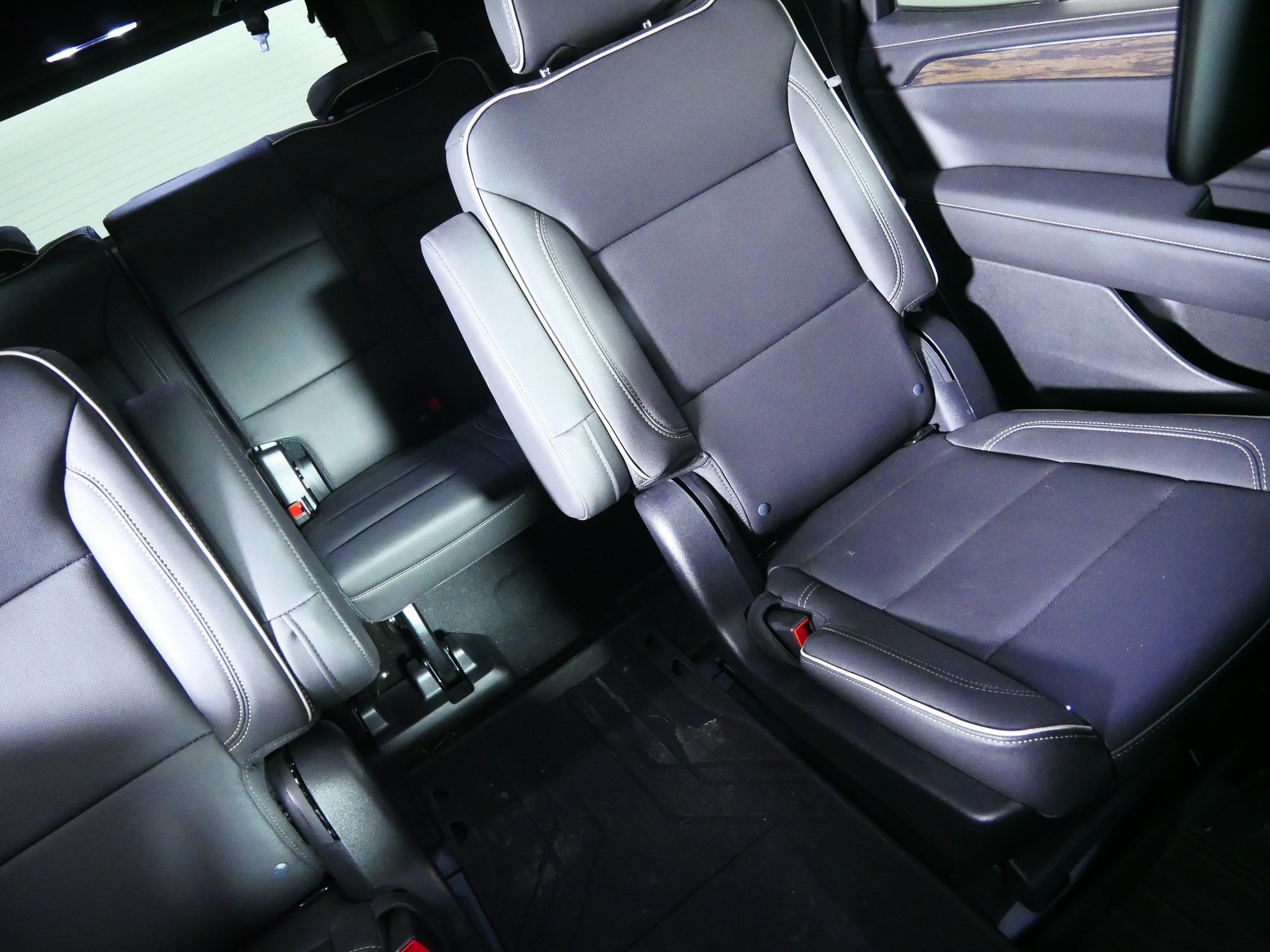 Used 2023 Chevrolet Tahoe Premier w/ Advanced Technology Package AWD/4WD image 14