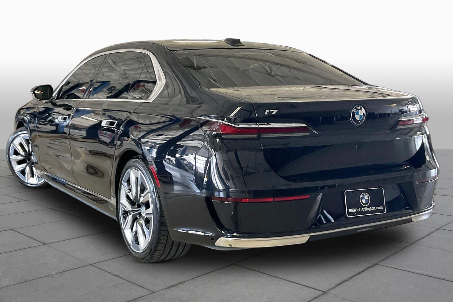Used 2024 BMW i7 xDrive60 w/ Executive Package AWD/4WD image 11