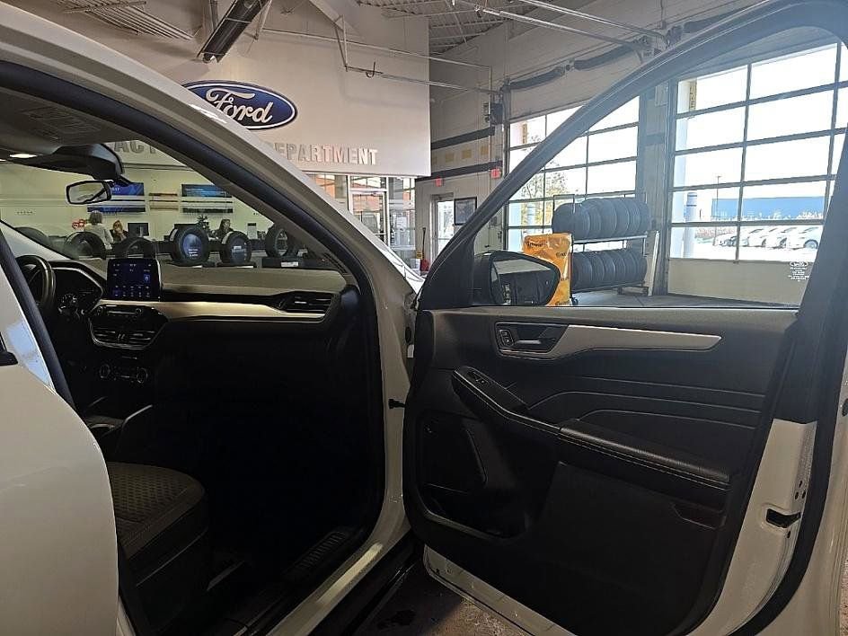 Used 2022 Ford Escape SE w/ Convenience Package image 30