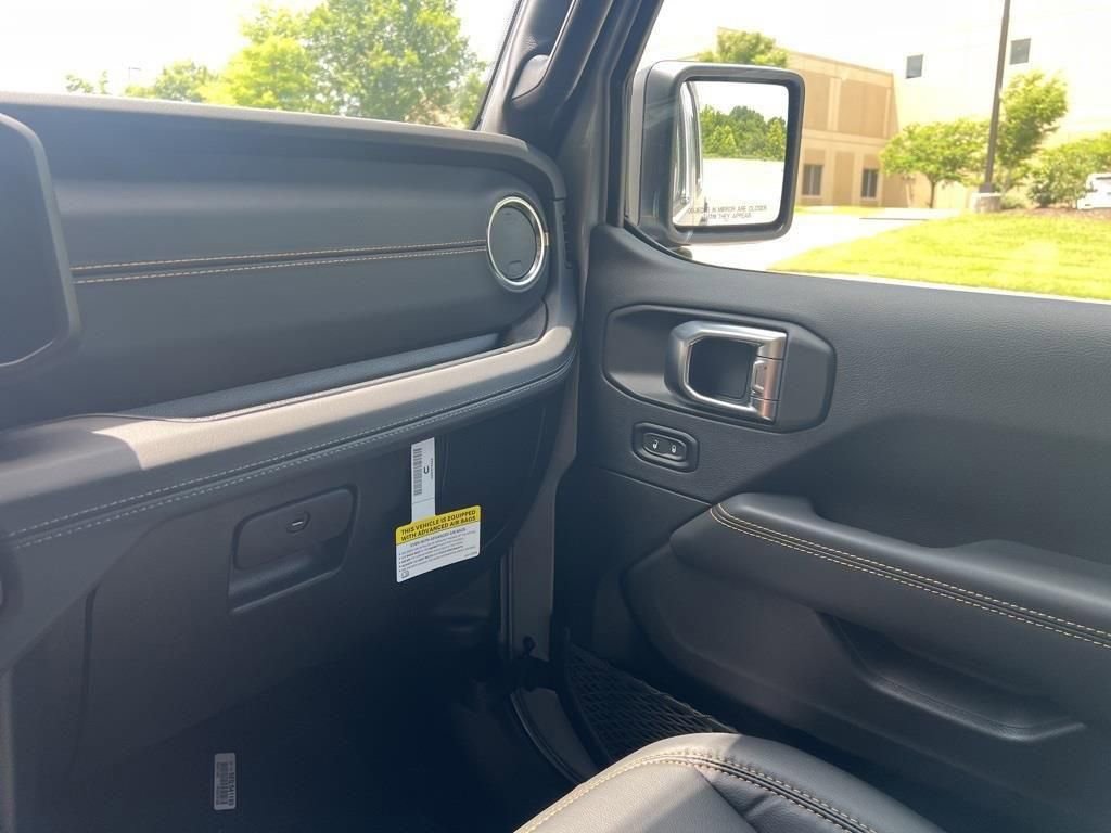 Used 2024 Jeep Wrangler Unlimited Sahara image 23