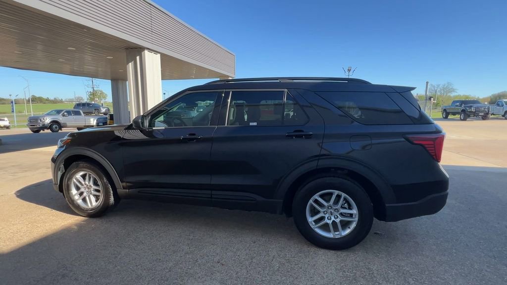 Used 2026 Ford Explorer Active w/ Active Comfort Package RWD image 5
