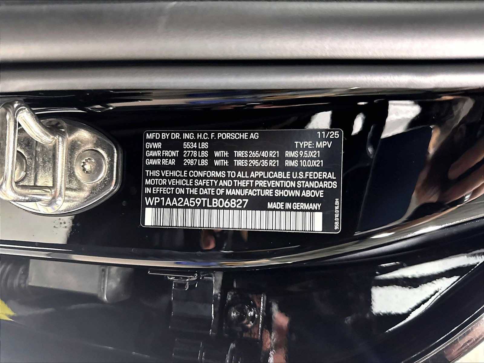 Used 2026 Porsche Macan Turbo AWD/4WD image 35