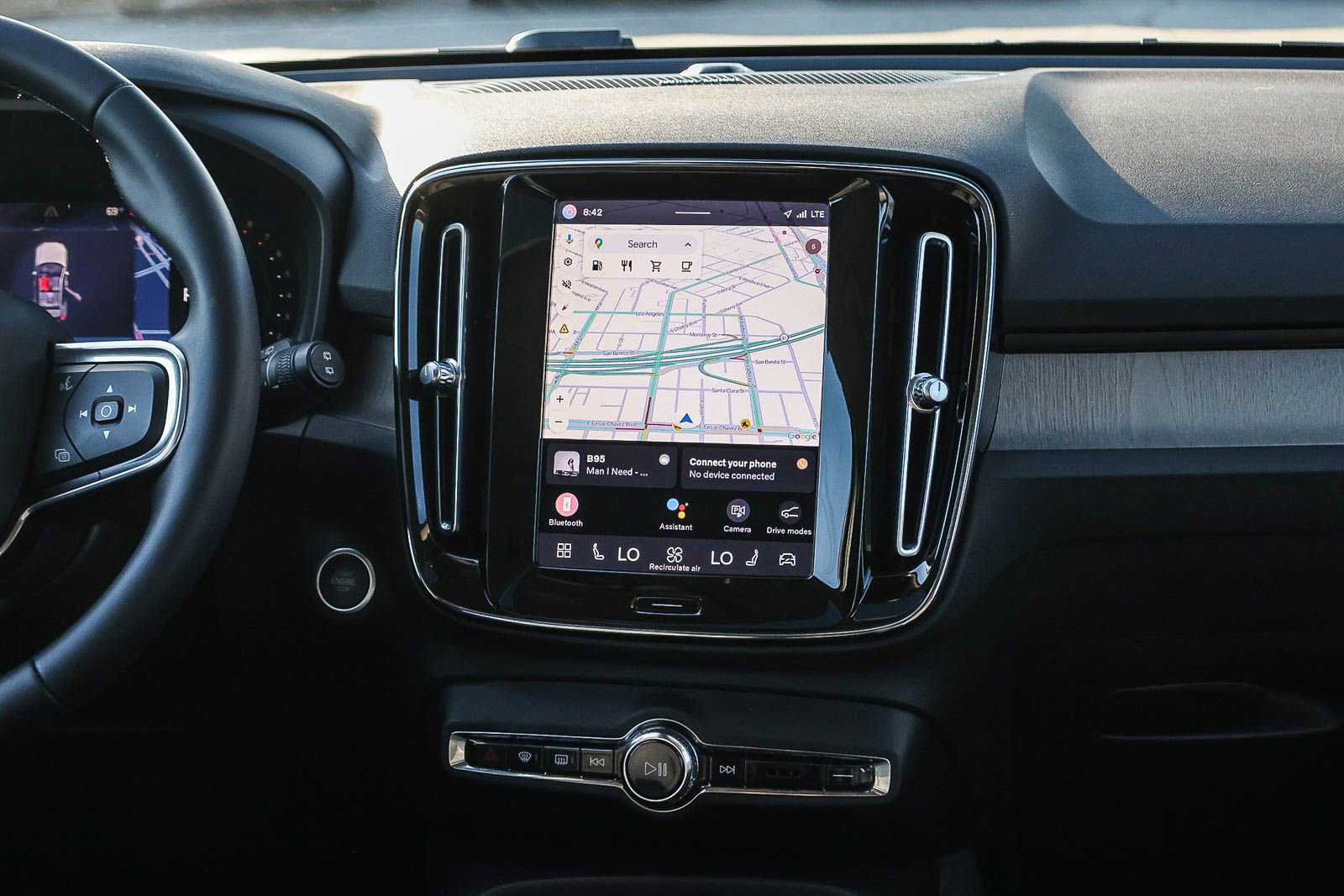 Used 2023 Volvo XC40 B5 Ultimate w/ Protection Package Premier image 23