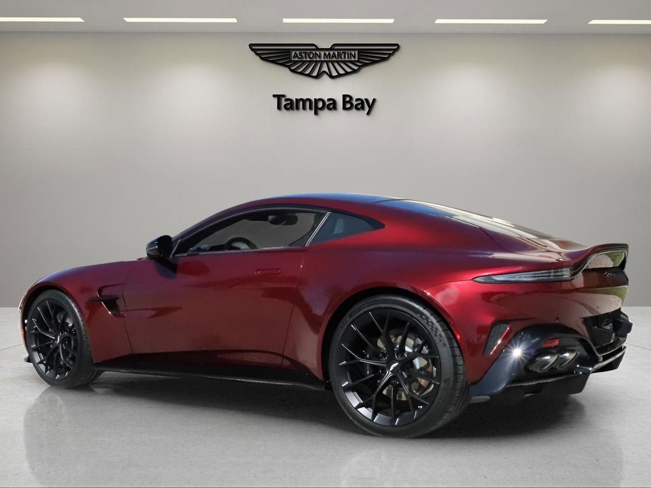 Used 2026 Aston Martin V8 Vantage Coupe image 3