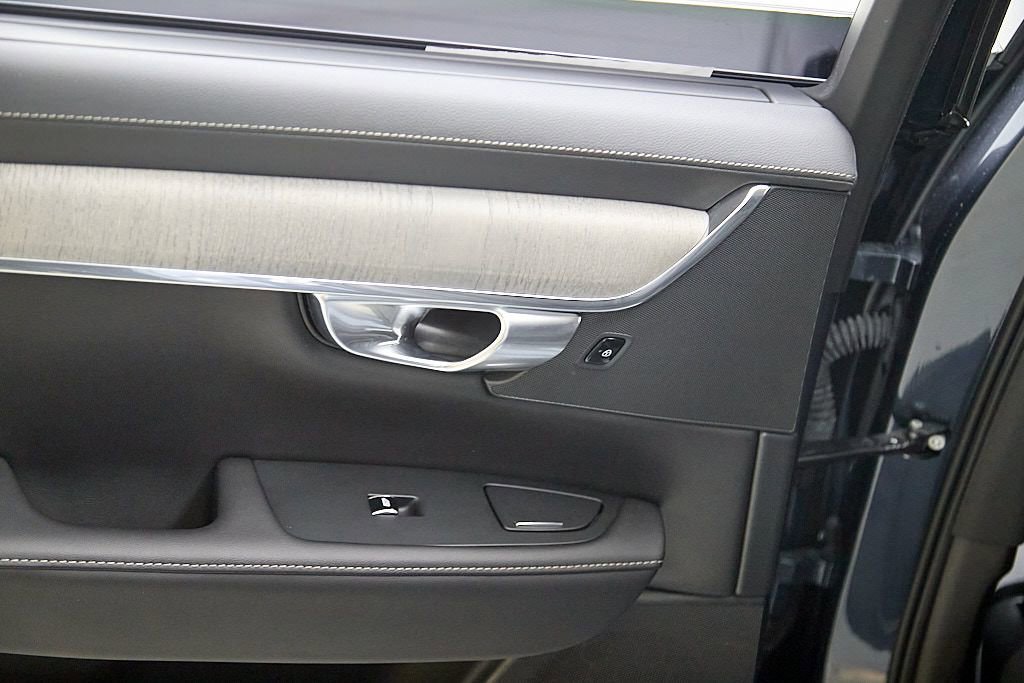 Used 2023 Volvo S90 B6 Ultimate w/ Protection Package Premier image 22