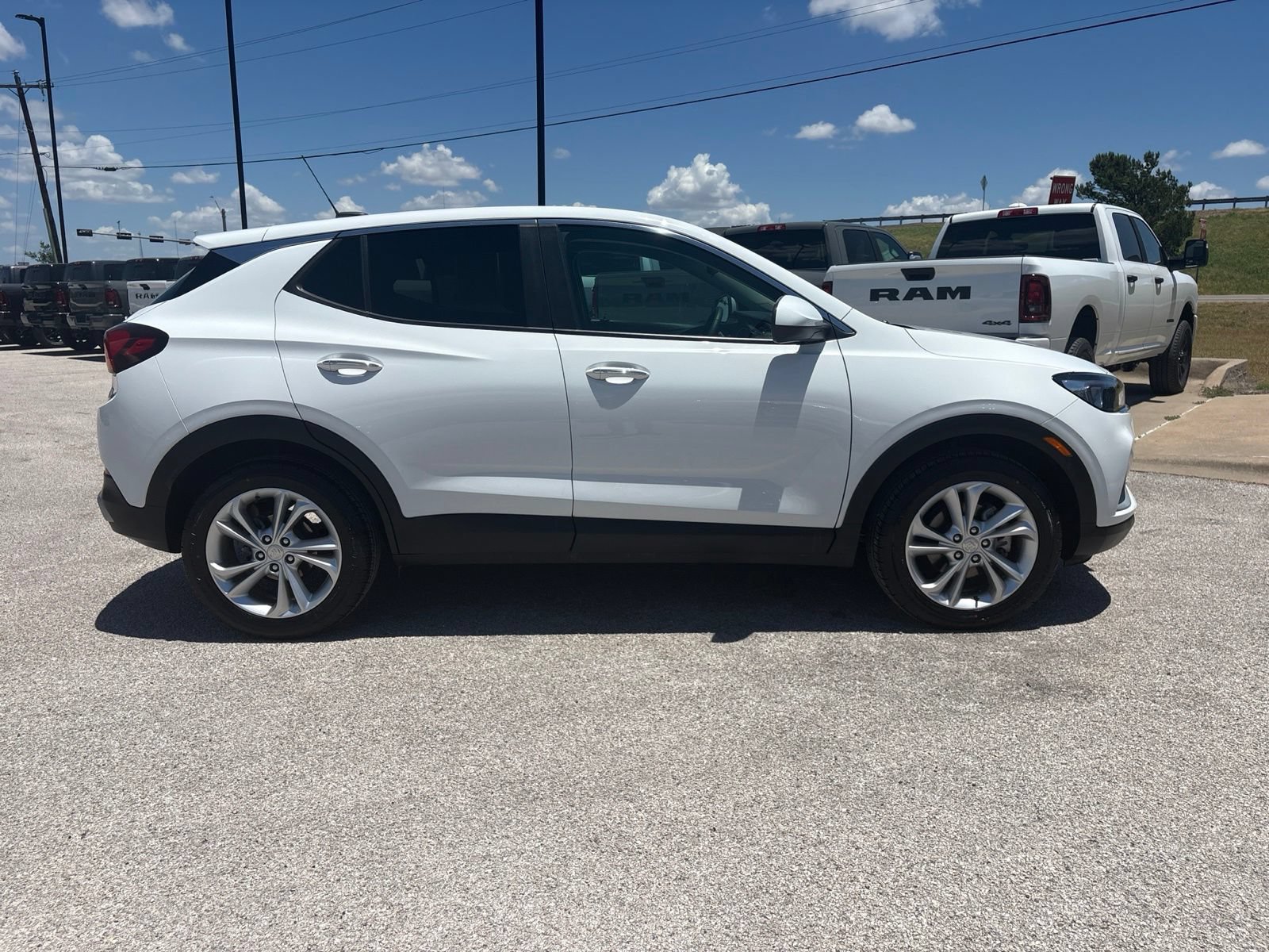 Used 2022 Buick Encore GX Preferred w/ Cold Weather Comfort Package FWD image 7