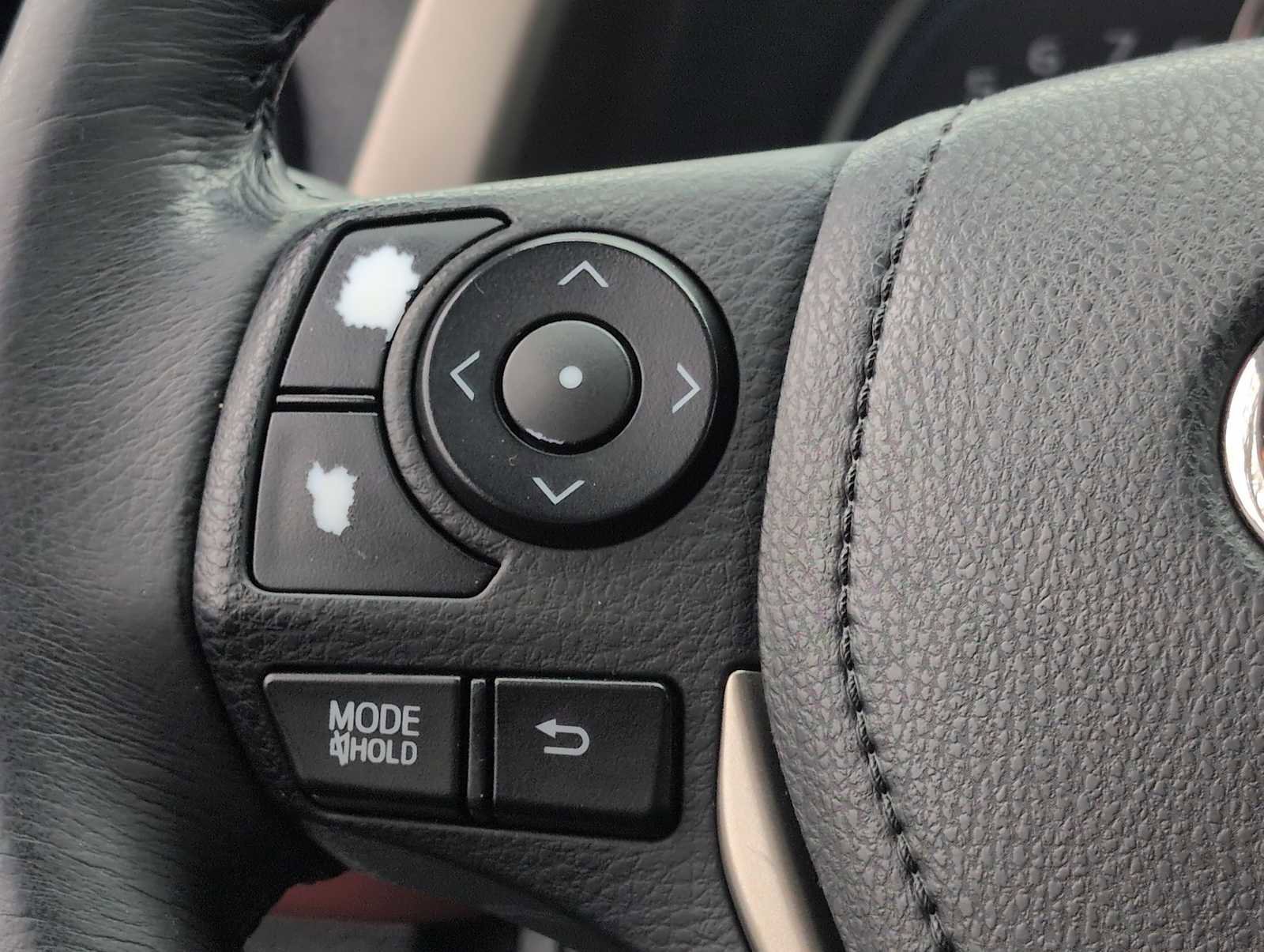 Used 2014 Toyota RAV4 Limited w/ Technology Package image 23