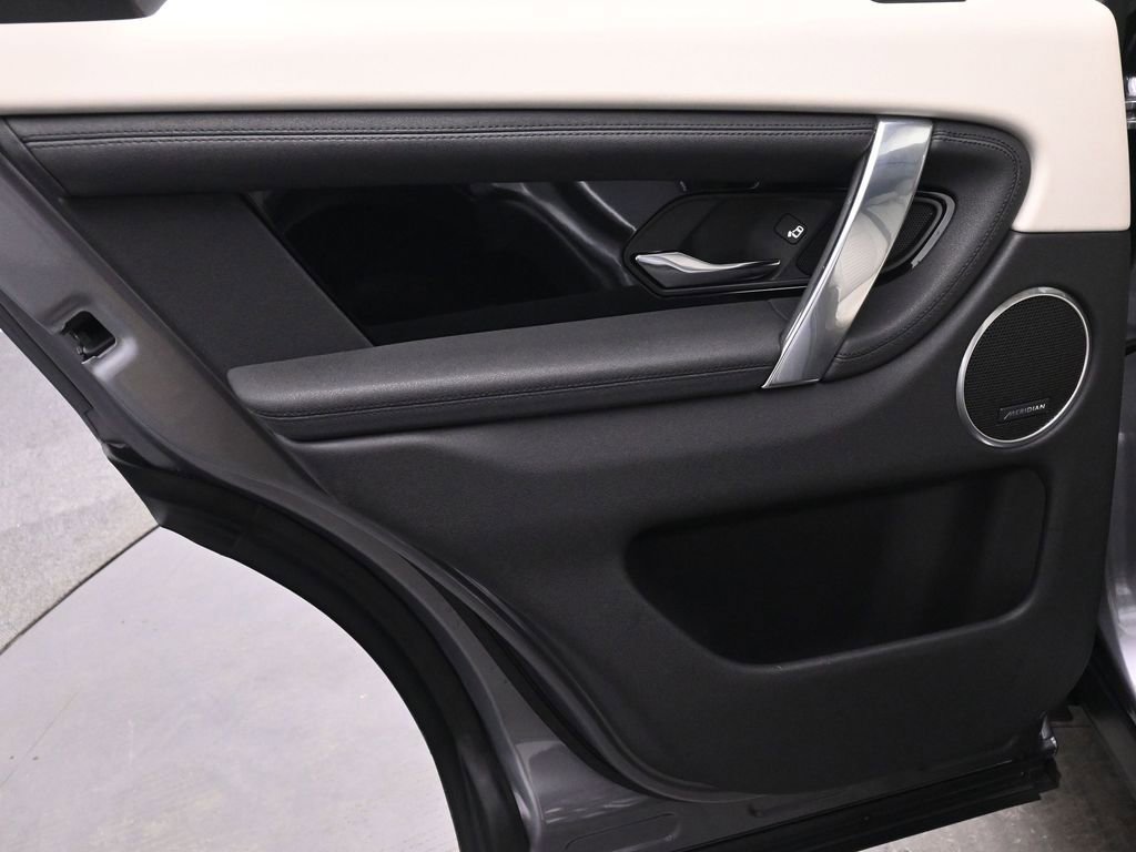Used 2022 Land Rover Discovery Sport S image 16