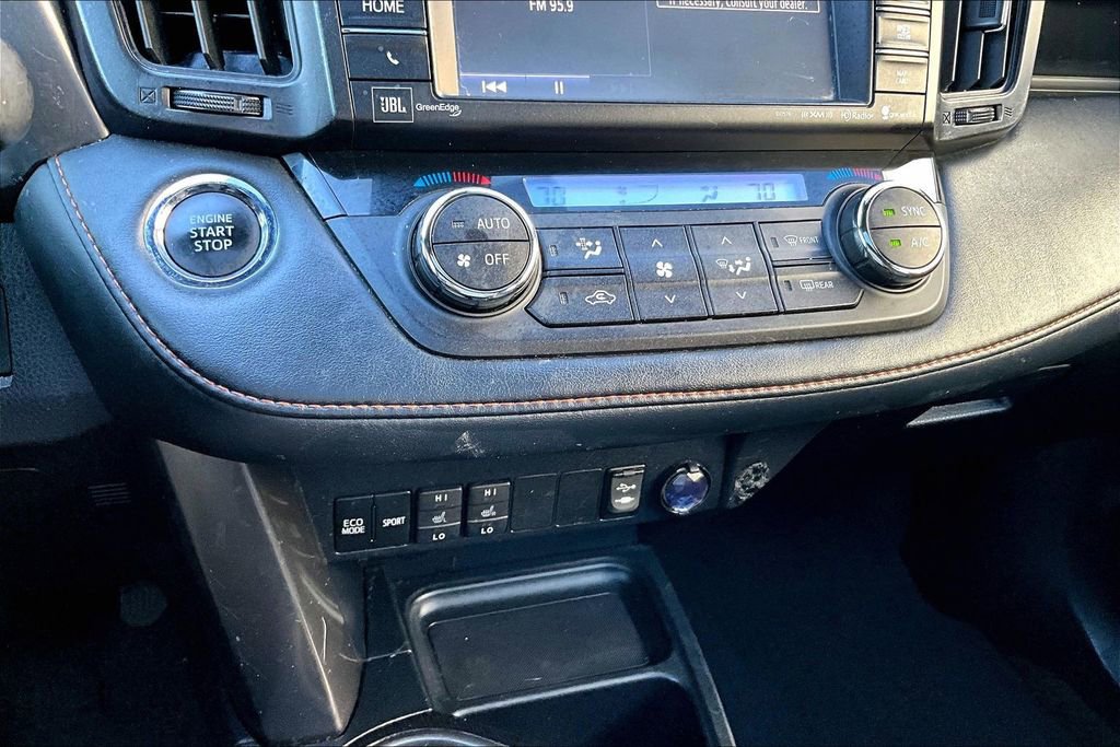 Used 2018 Toyota RAV4 SE w/ Advanced Technology Package image 15