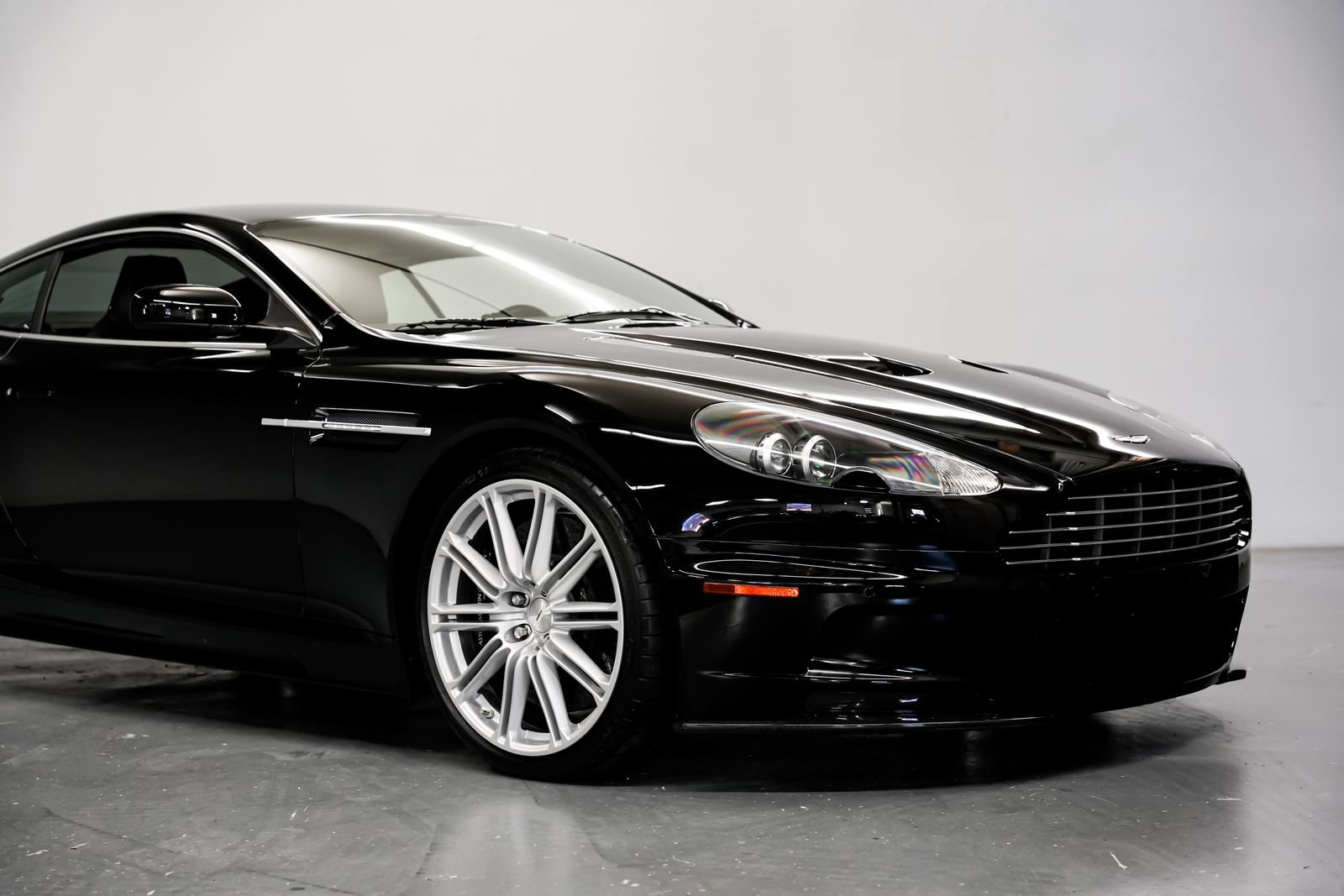 Used 2009 Aston Martin DBS Coupe RWD image 37