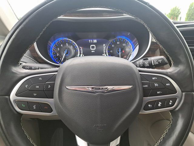 Used 2022 Chrysler Pacifica Limited FWD image 15