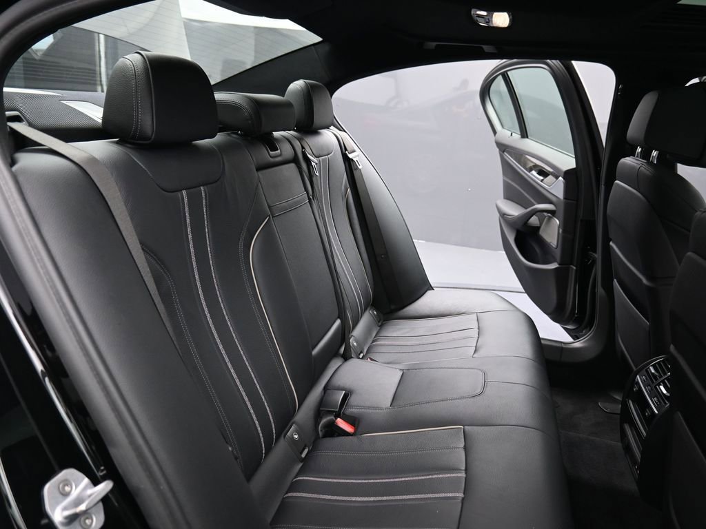 Used 2020 BMW M550i xDrive image 19