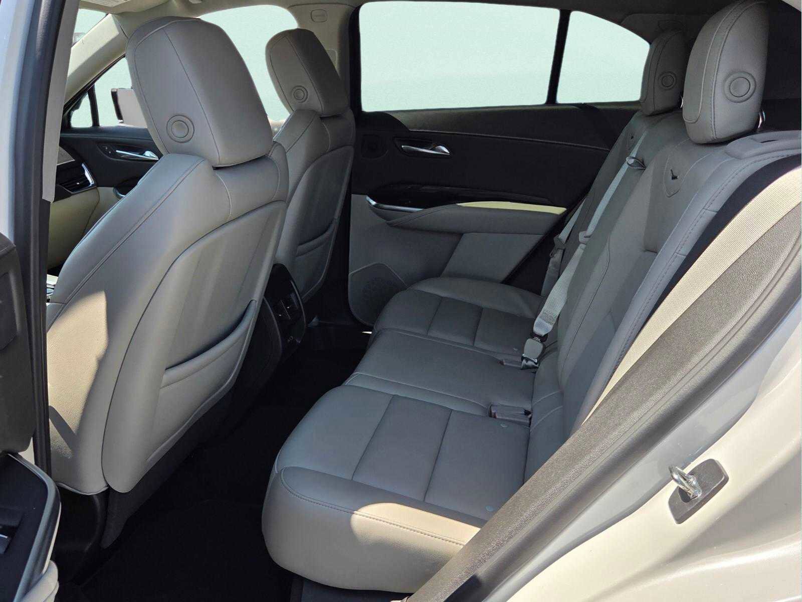 Used 2021 Cadillac XT4 Premium Luxury w/ Cold Weather Package image 8