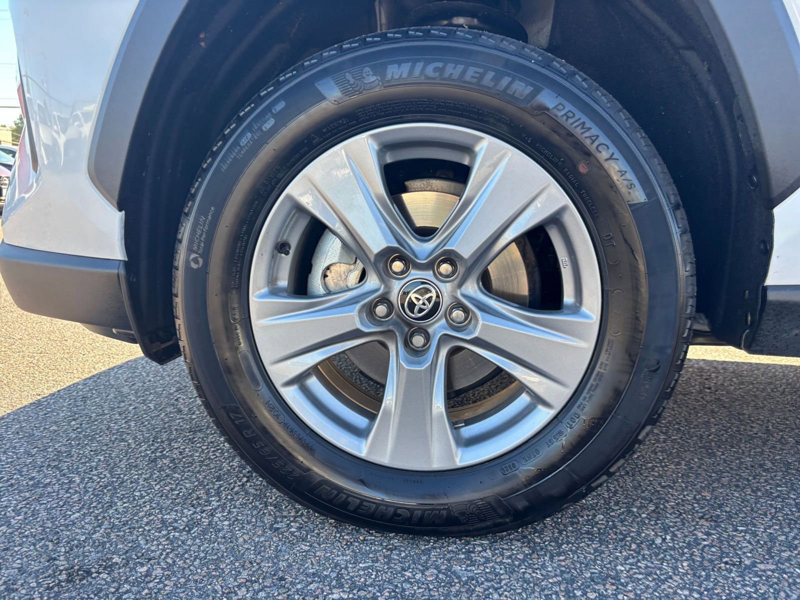 Used 2025 Toyota RAV4 LE image 29