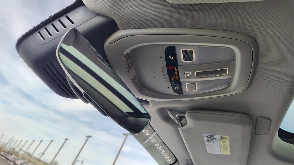 Certified 2025 Volvo XC90 B6 Plus image 24