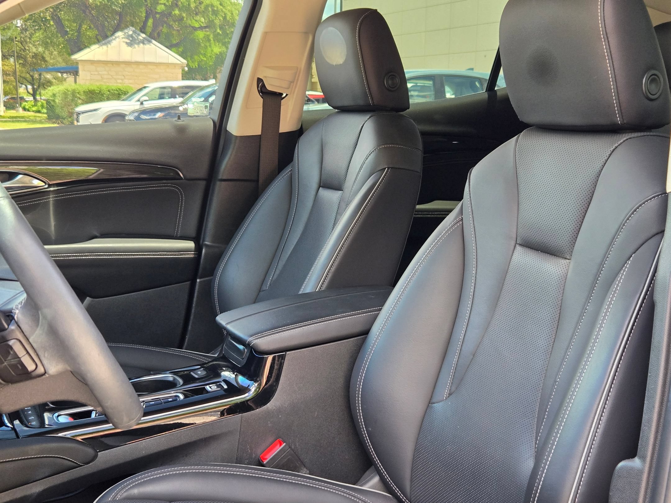 Used 2023 Buick Envision Essence AWD/4WD image 13