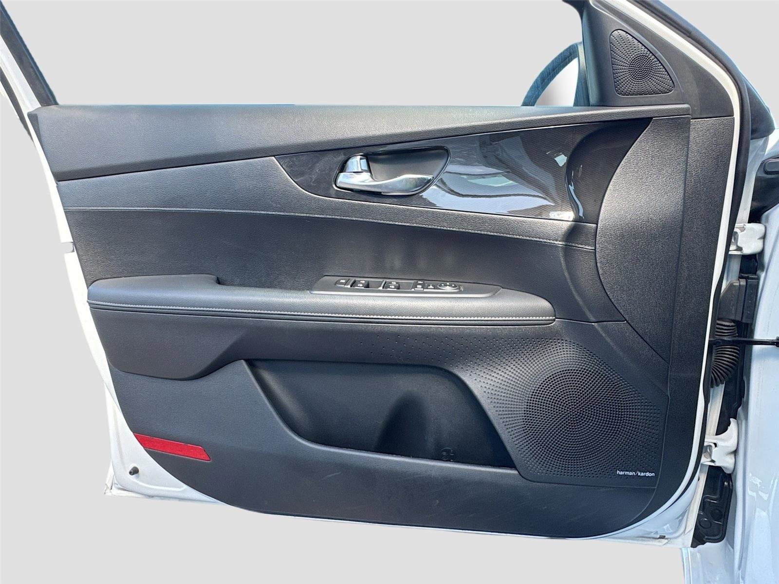 Used 2024 Kia Forte GT-Line w/ GT-Line Premium Package image 17